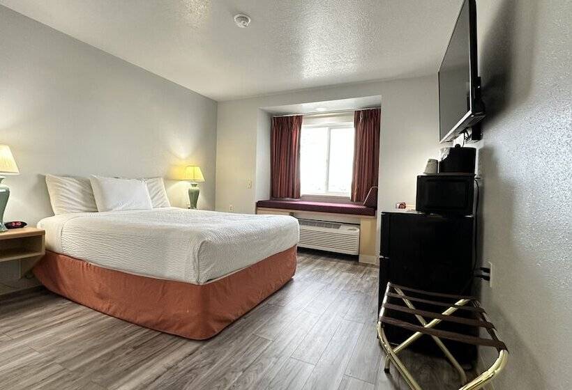 Microtel Inn & Suites By Wyndham Gallup   Pet Friendly