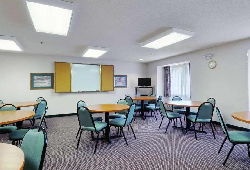 Microtel Inn & Suites By Wyndham New Ulm