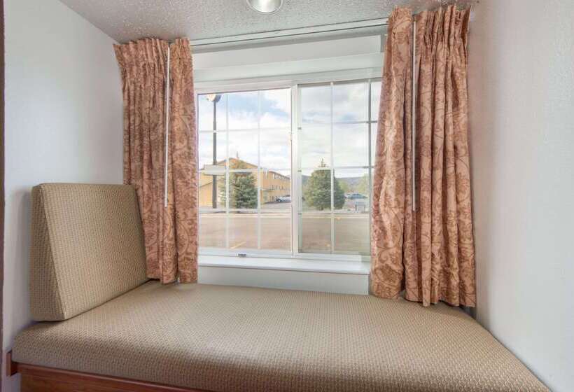 Microtel Inn & Suites