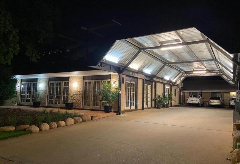 فندق على الطريق All Seasons Motor Lodge