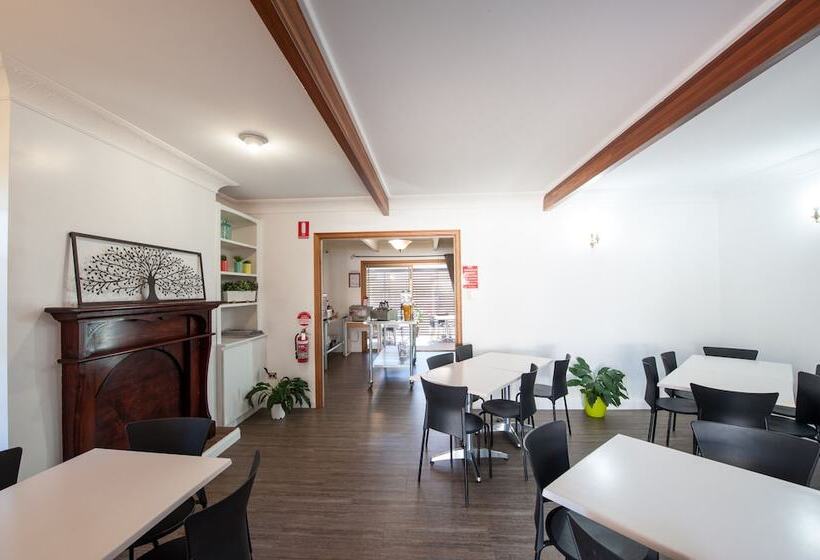 فندق على الطريق Jacaranda Place Motor Inn