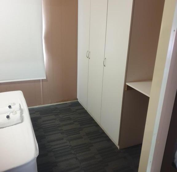 فندق على الطريق Newell Hwy Caravan Park