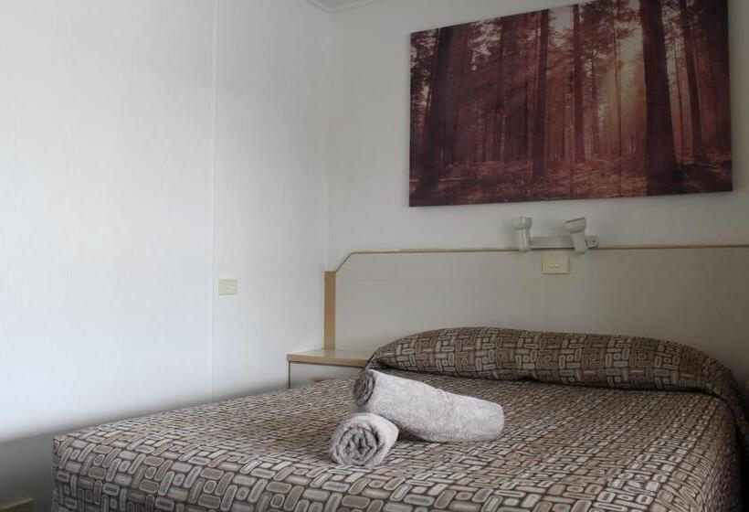 Мотель Tally Ho Motor Inn