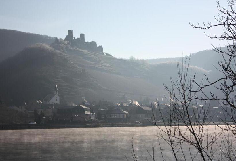 ペンション Gästehaus Burgberg, Weinhaus Fries