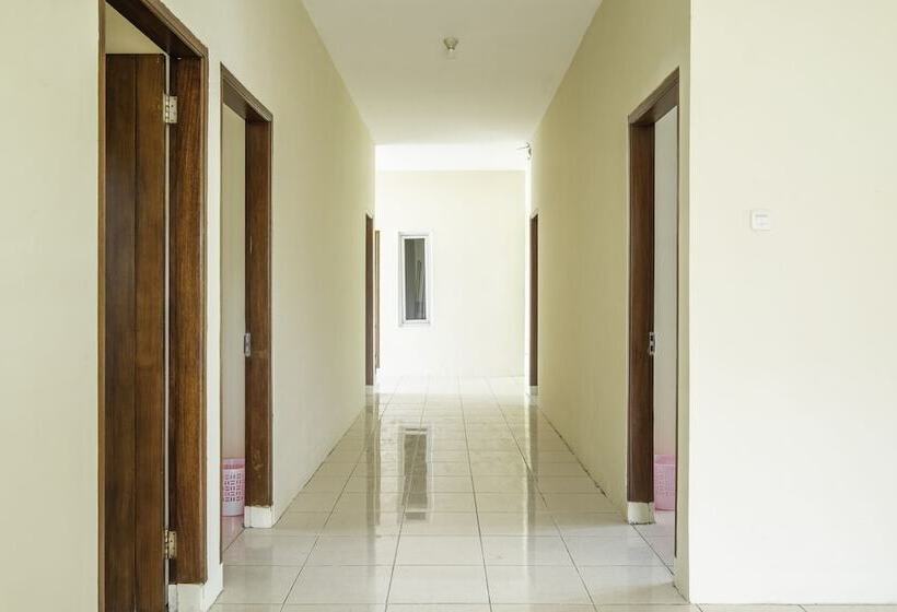 هتل Oyo 2132 Pondok Avicenna