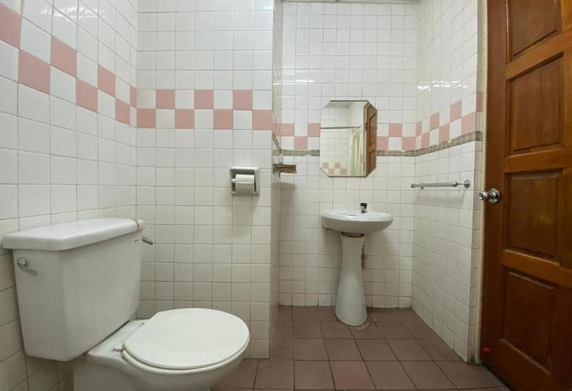 فندق Oyo 89997 Kurnia