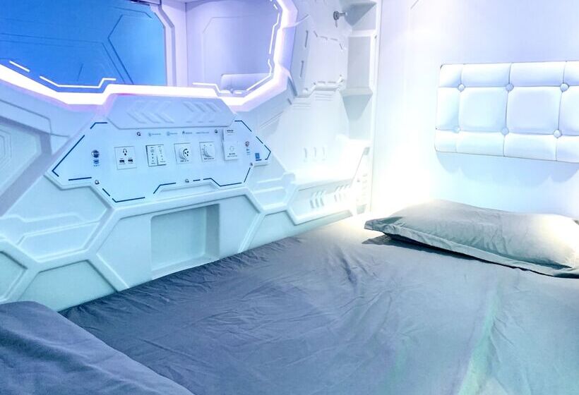 בית מלון כפרי Spot On 89900 Jesselton Capsule Inn