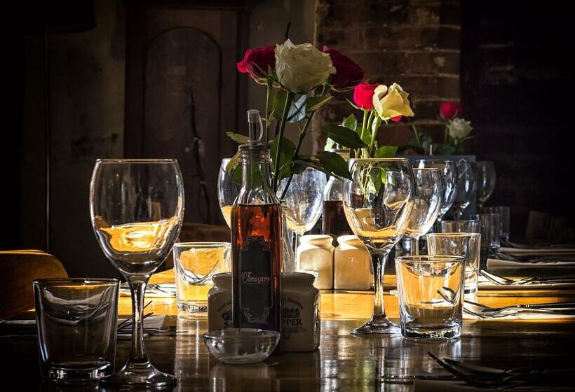 فندق The Litcham Bull Inn