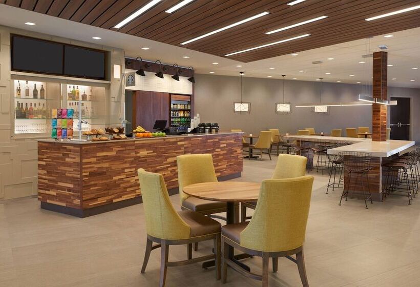 فندق Courtyard By Marriott Oshawa