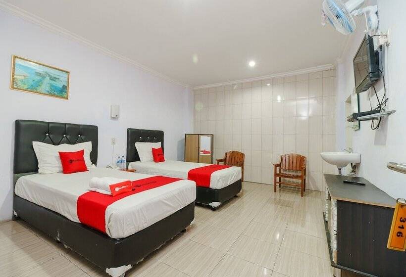 هتل Reddoorz Near Danau Toba Parapat