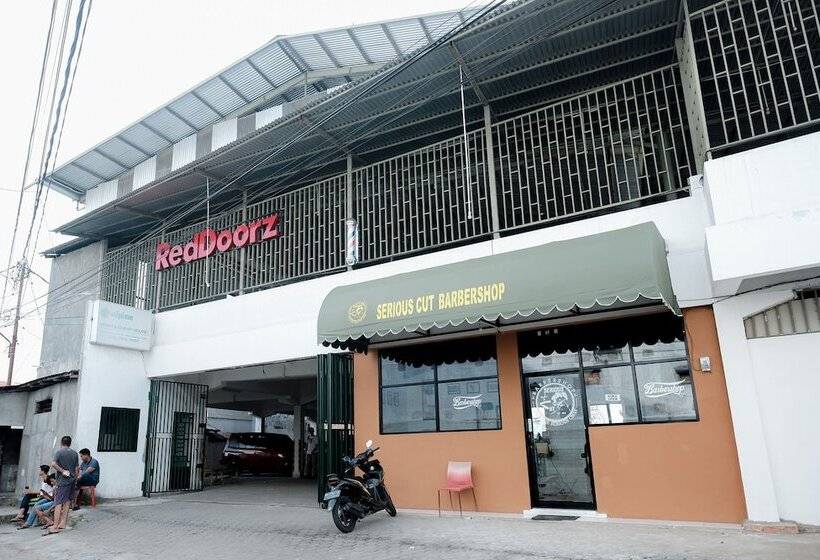 پانسیون Reddoorz Near Tugu Pers Jambi