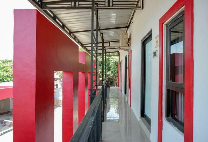 پانسیون Reddoorz Syariah Near Alun Alun Tegal