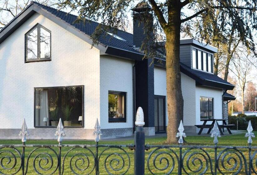 هتل Groeps Villa 24 Pers