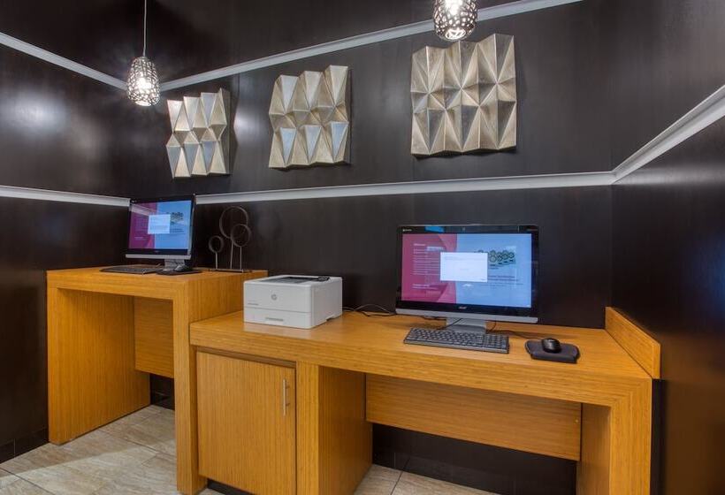 בית מלון כפרי Drury Inn & Suites Cleveland Beachwood