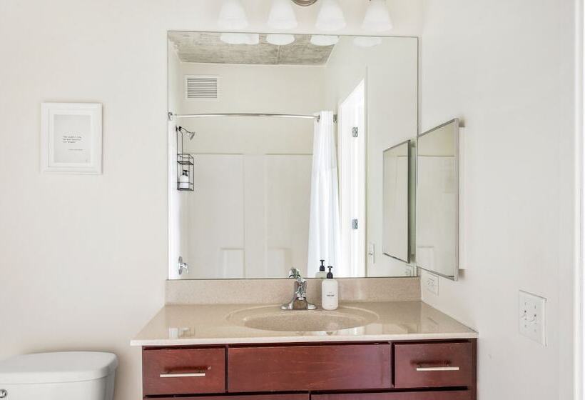 Kasa South Loop Chicago