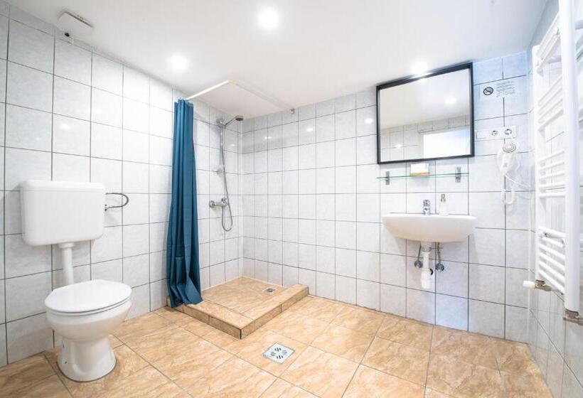 ペンション Chesscom Guesthouse