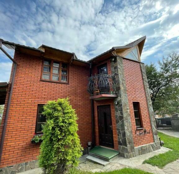 بنسيون Girske Povitria Cottage