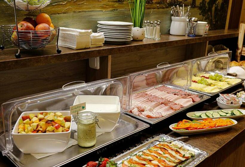 مبيت وإفطار Pension Café Maier