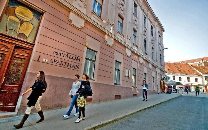 פנסיון Centrálom Apartman