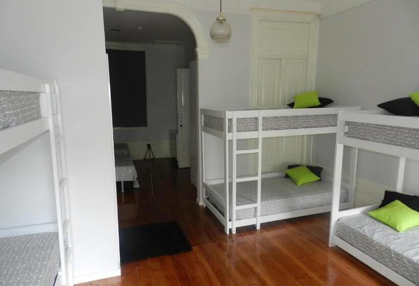 פנסיון Jualis Guest House