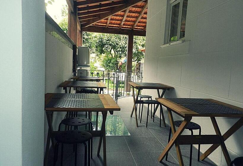פנסיון Jualis Guest House