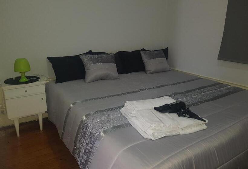 פנסיון Jualis Guest House