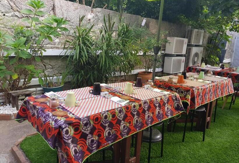 פנסיון Jualis Guest House