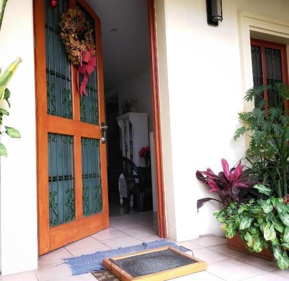 پانسیون Posada De Los Angeles