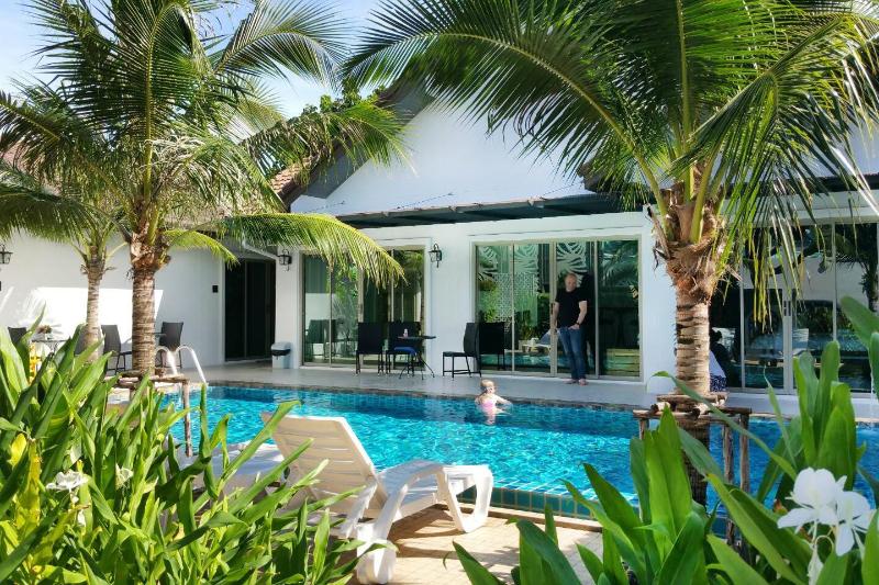 پانسیون The Snug Airportel   Phuket Airport