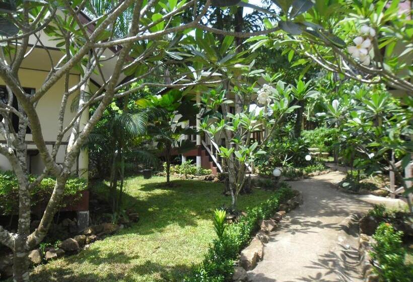 هاستل Baansanook Resort & Swimming Pool