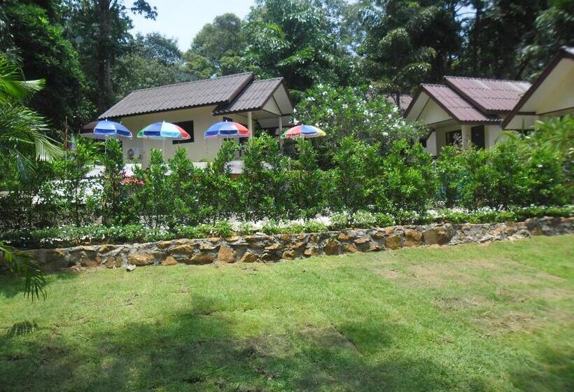 هاستل Baansanook Resort & Swimming Pool