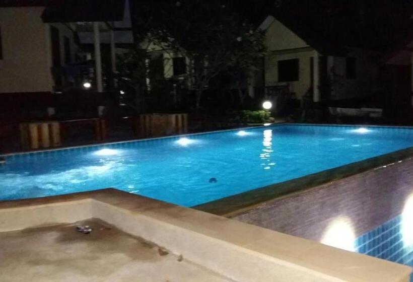 هاستل Baansanook Resort & Swimming Pool