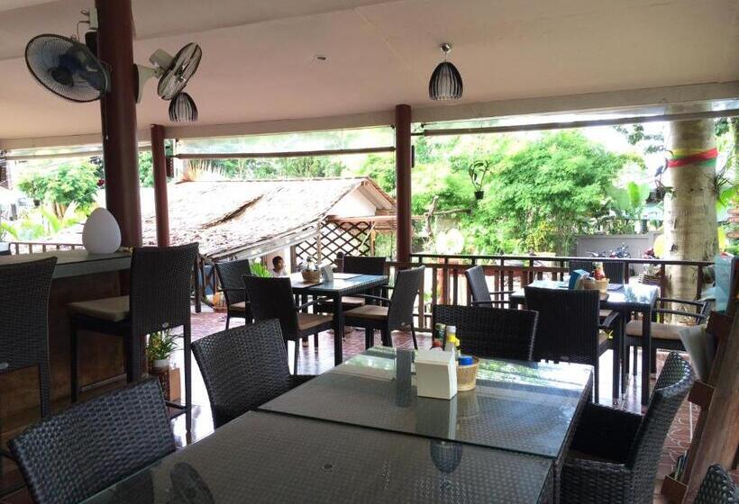 هاستل Baansanook Resort & Swimming Pool