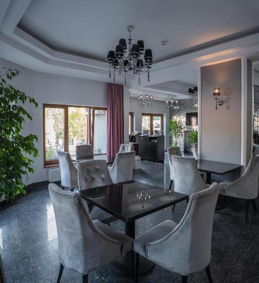 پانسیون Opus View