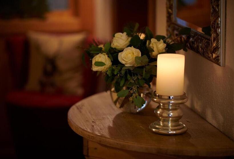 تختخواب و صبحانه Garni Schneider