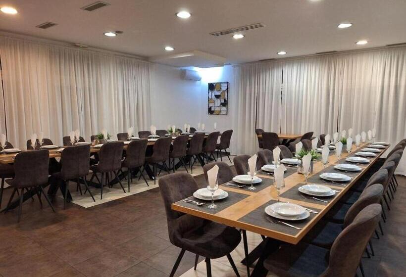مبيت وإفطار Pansion Komfor Fitea