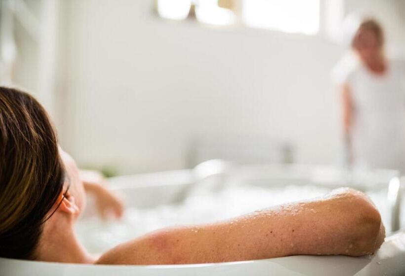 هتل Luxury Spa & Wellness Vila Valaška