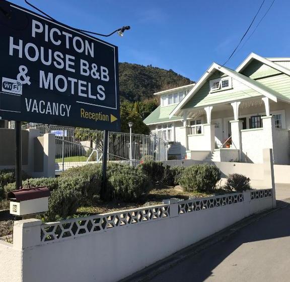 Picton House B&b And Motel