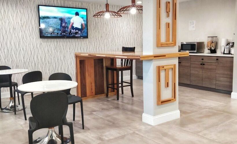 בית מלון כפרי Arya Inn & Suites