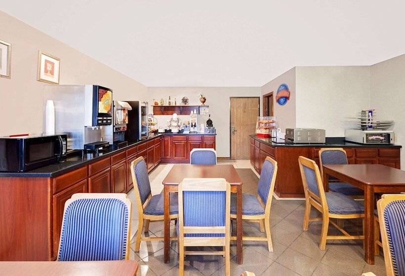 בית מלון כפרי Baymont By Wyndham Battle Creek Downtown