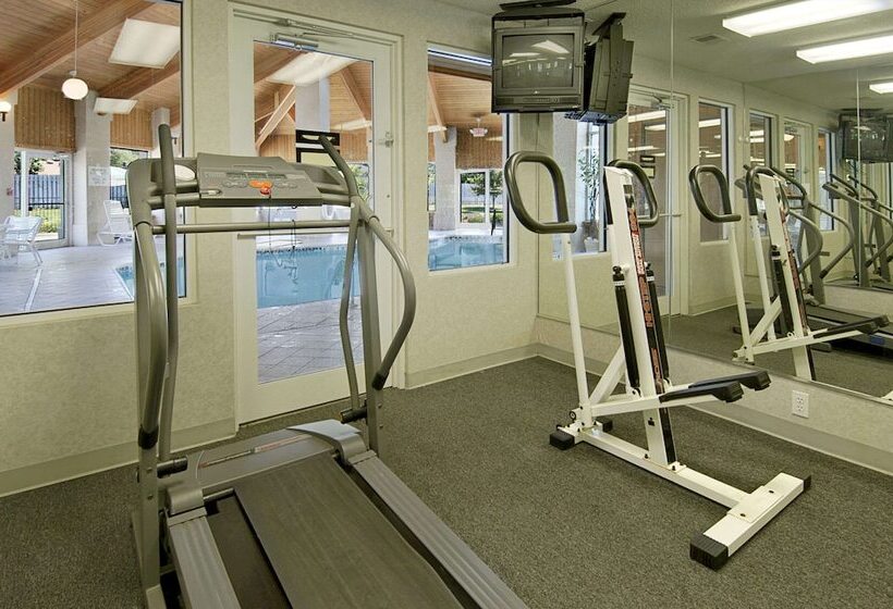 בית מלון כפרי Baymont By Wyndham Dowagiac