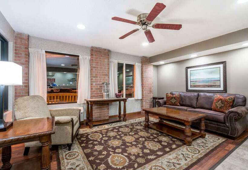 בית מלון כפרי Baymont By Wyndham Marshfield