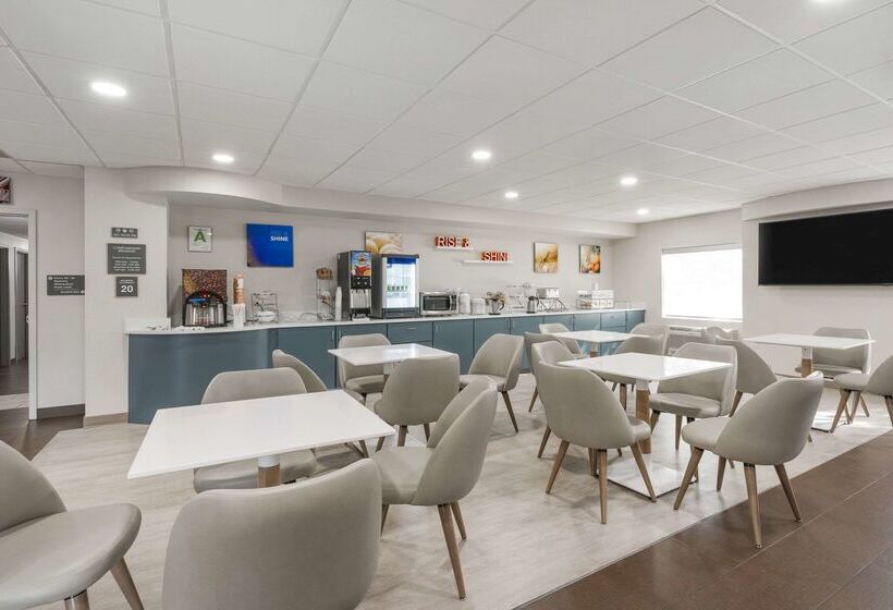 هتل Comfort Inn & Suites Louisville Airport Fair & Expo