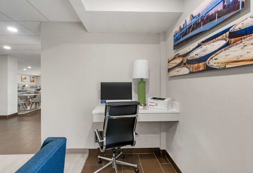 هتل Comfort Inn & Suites Louisville Airport Fair & Expo