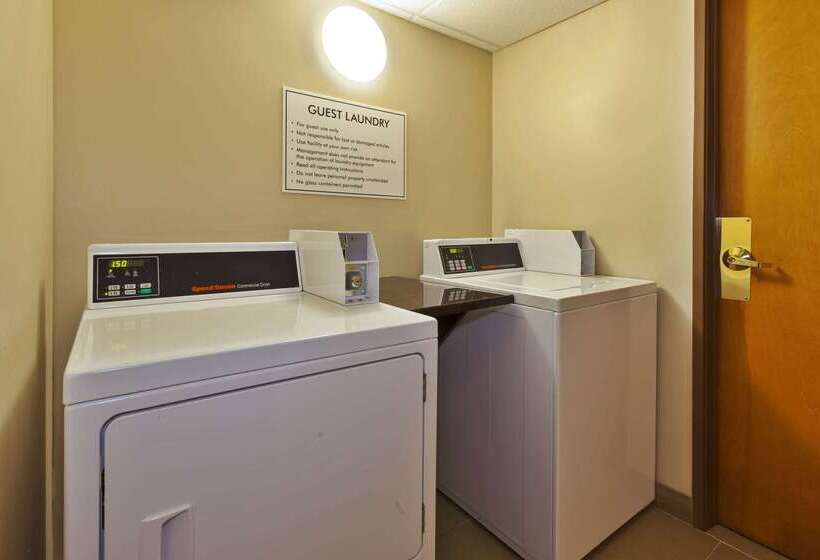 هتل Comfort Inn & Suites