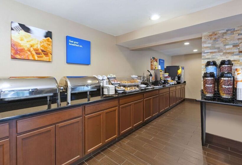 هتل Comfort Inn & Suites