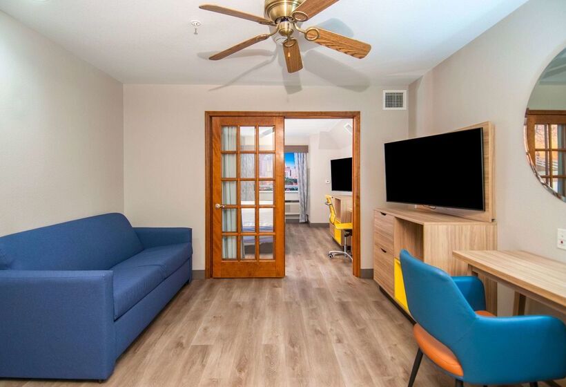 هتل Days Inn & Suites By Wyndham San Antonio North/stone Oak