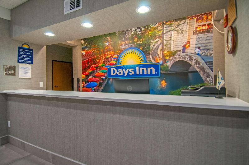 هتل Days Inn & Suites By Wyndham San Antonio North/stone Oak