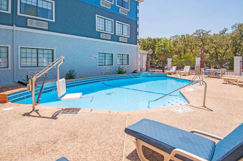 هتل Days Inn & Suites By Wyndham San Antonio North/stone Oak