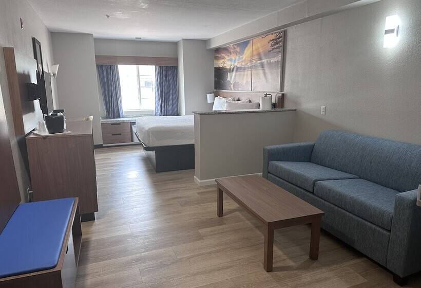 בית מלון כפרי Days Inn & Suites By Wyndham Greeley